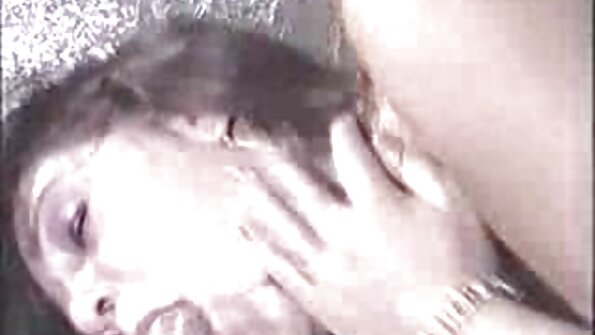 ದೊಡ್ಡ ಕತ್ತೆ ಮಹಿಳೆ ಡಿಕ್ ಹೀರುತ್ತಿದ್ದಾಳೆ