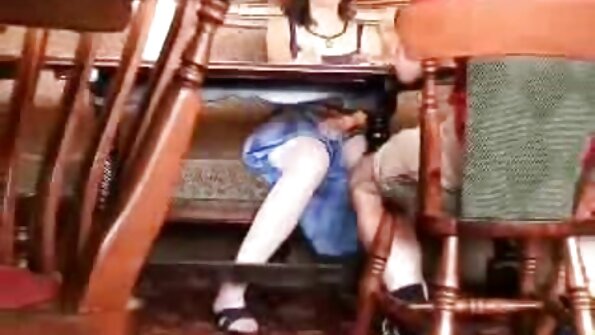 ಬಹುಕಾಂತೀಯ ಹೊಂಬಣ್ಣದ ಮಿಲ್ಫ್ ಗುದ ಊದುವ ಕೆಲಸ