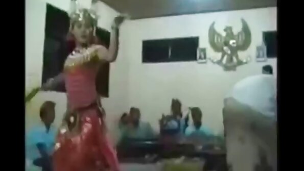 ಆಲಿ ಕಾಳಿ ಮತ್ತು ನರ್ಸ್ ಜೊಯಿ ಫಾಕ್ಸ್ ಸಲಿಂಗಕಾಮಿ ಲೈಂಗಿಕ ಸಂಭೋಗವನ್ನು ಹೊಂದಿದ್ದಾರೆ