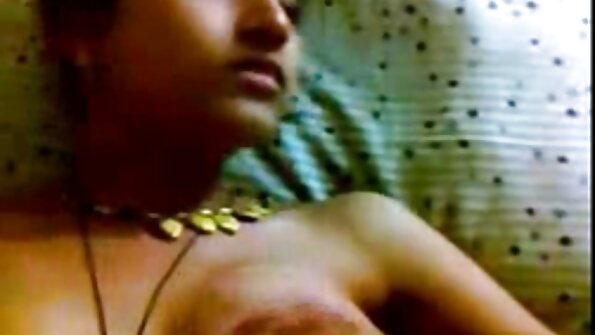 ಪೆಟೈಟ್ ಏಷ್ಯನ್ ಬೇಬ್ ಉಗುರು ಸಿಕ್ಕಿತು